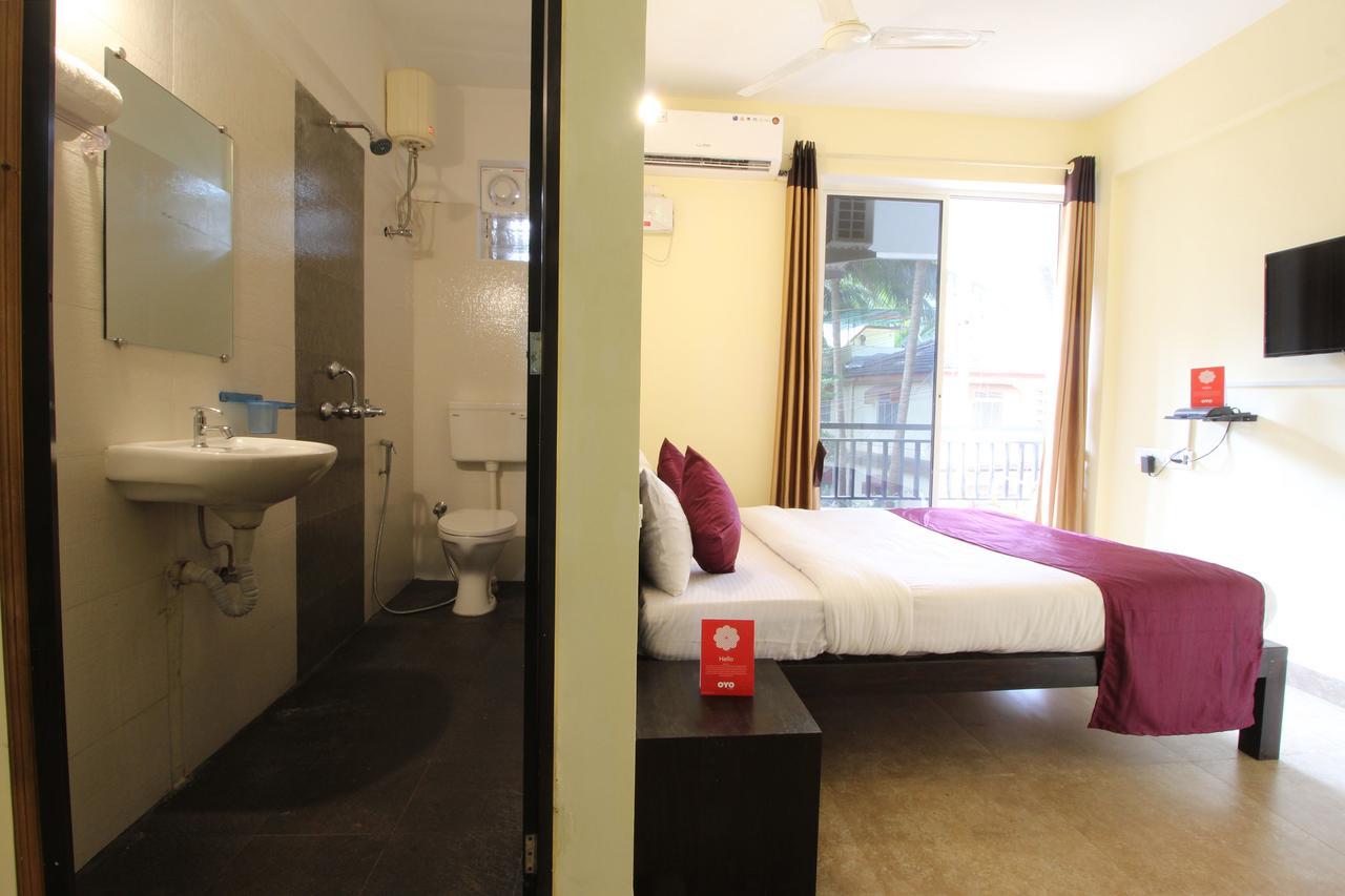 Oyo 10385 Hotel Nirmala Vilas Candolim Exteriör bild